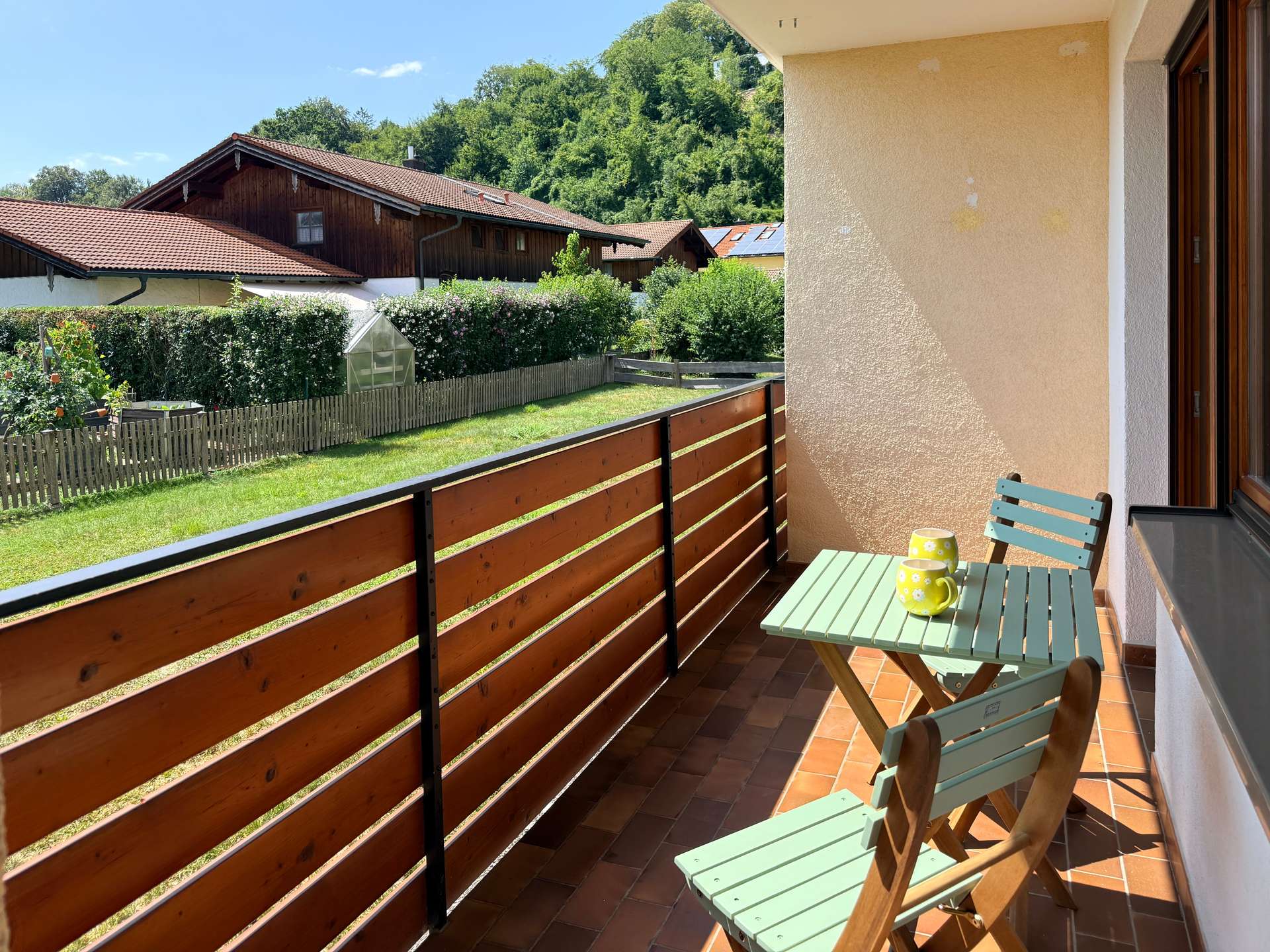 Sofort zum Einzug bereit - sonniger Balkon und Garten